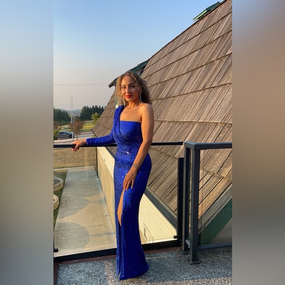 — Royal blue one-shoulder split thigh formal dress — - Picture 2 of 2